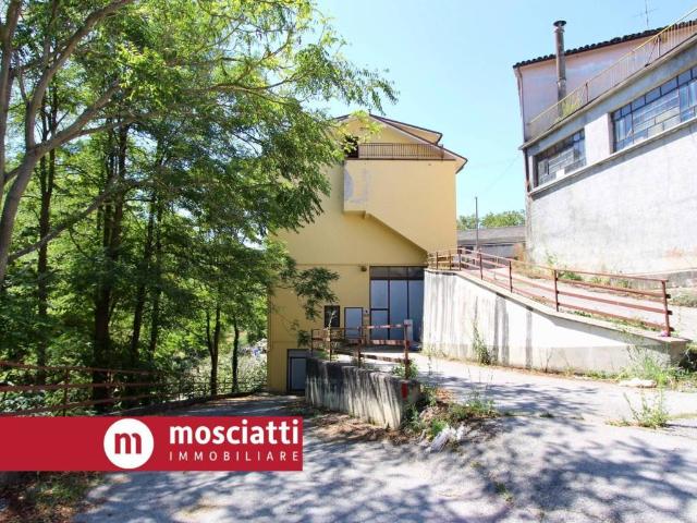 Casa indipendente in vendita a Castelraimondo MC