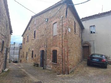Casa indipendente in vendita a Castelraimondo MC