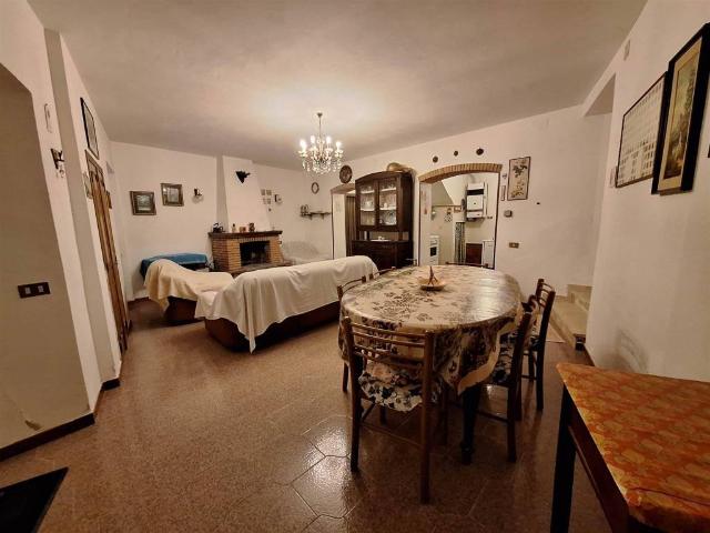 Casa indipendente in vendita a Castelraimondo MC
