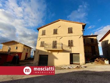 Casa indipendente in vendita a Castelraimondo MC