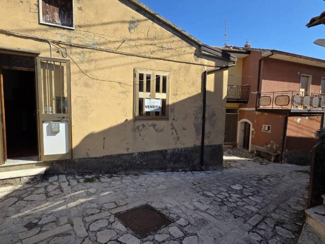 Casa indipendente in vendita a Castelvetere sul Calore AV