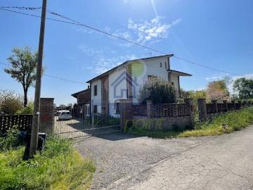 Casa indipendente in vendita a Castelvetro Piacentino PC