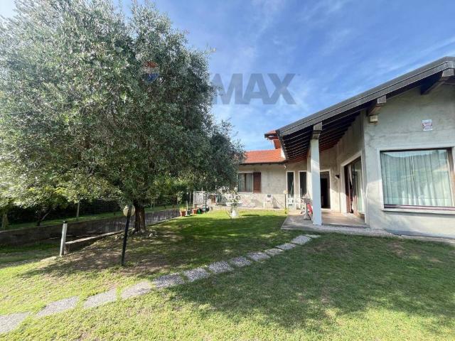 Casa indipendente in vendita a Castelveccana VA