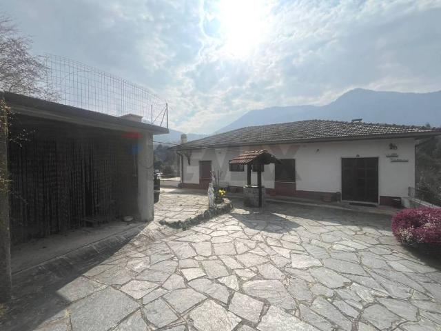 Casa indipendente in vendita a Castelveccana VA