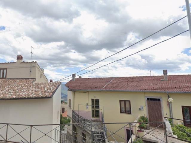 Casa indipendente in vendita a Castelvecchio Calvisio AQ