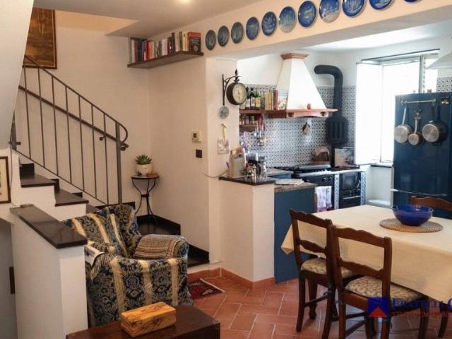 Casa indipendente in vendita a Castiglione Chiavarese via alle Cottarze, 7, Missano