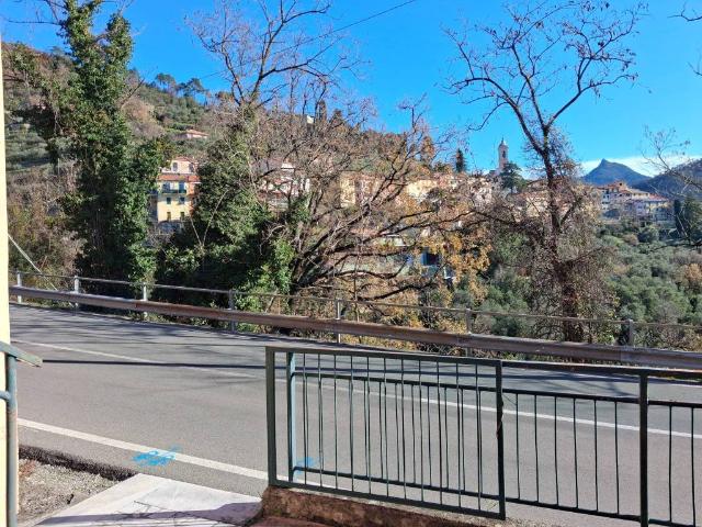 Casa indipendente in vendita a Castiglione Chiavarese GE
