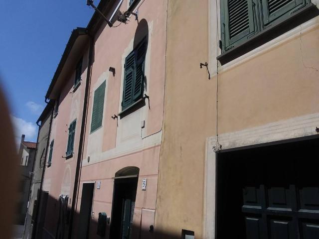 Casa indipendente in vendita a Castiglione Chiavarese GE