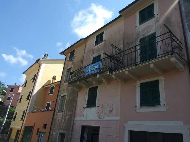 Casa indipendente in vendita a Castiglione Chiavarese GE