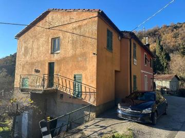 Casa indipendente in vendita a Castiglione Chiavarese GE