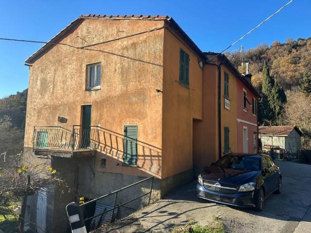 Casa indipendente in vendita a Castiglione Chiavarese GE