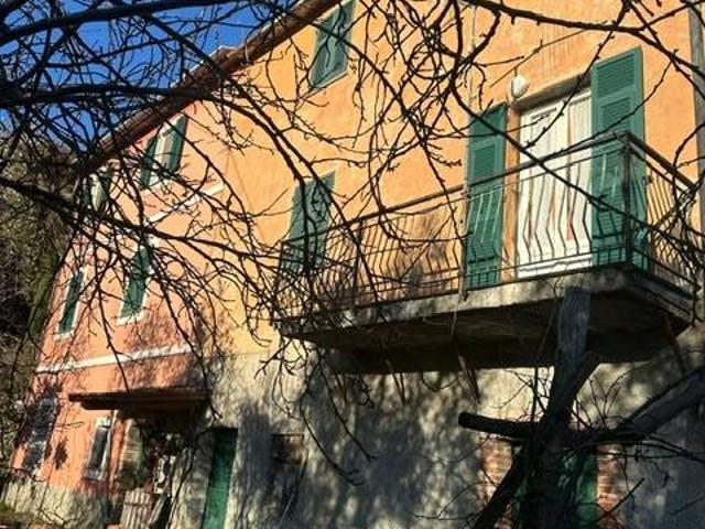 Casa indipendente in vendita a Castiglione Chiavarese GE