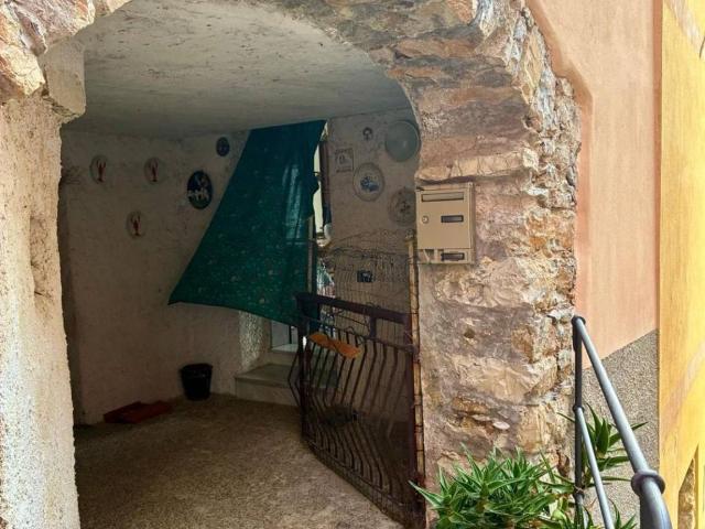 Casa indipendente in vendita a Castiglione Chiavarese GE