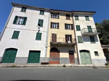 Casa indipendente in vendita a Castiglione Chiavarese GE
