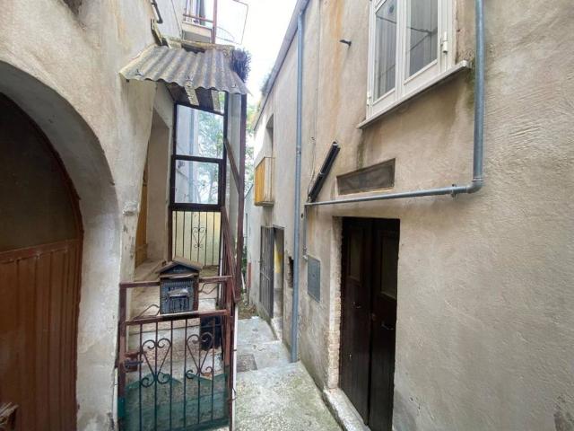 Casa indipendente in vendita a Castiglione a Casauria PE