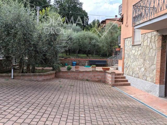 Casa indipendente in vendita a Castiglione Del Lago