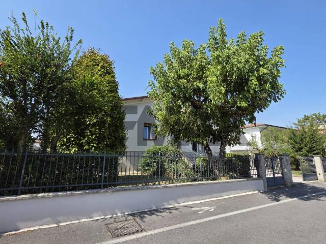 Casa indipendente in vendita a Castiglione delle Stiviere MN
