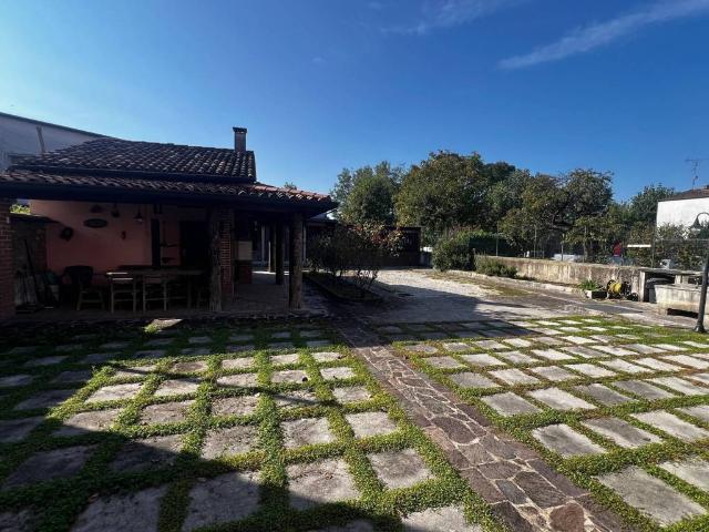 Casa indipendente in vendita a Castiglione delle Stiviere MN