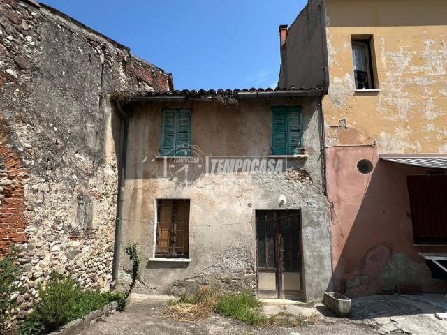 Casa indipendente in vendita a Castiglione delle Stiviere MN
