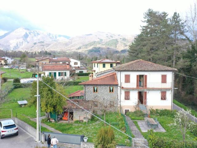 Casa indipendente in vendita a Castiglione di Garfagnana LU