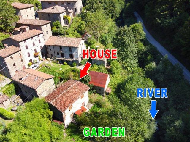 Casa indipendente in vendita a Castiglione di Garfagnana LU