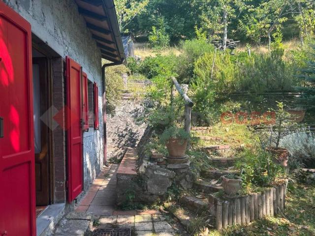Casa indipendente in vendita a Castiglione di Garfagnana LU