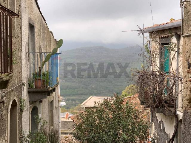 Casa indipendente in vendita a Castiglione di Sicilia CT