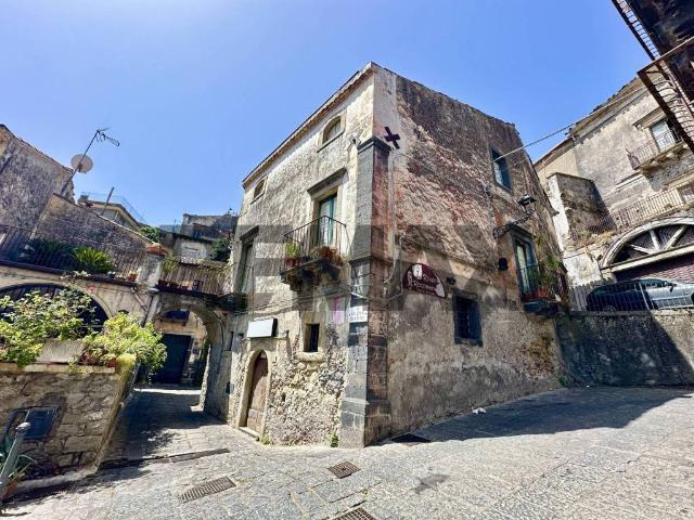 Casa indipendente in vendita a Castiglione di Sicilia CT