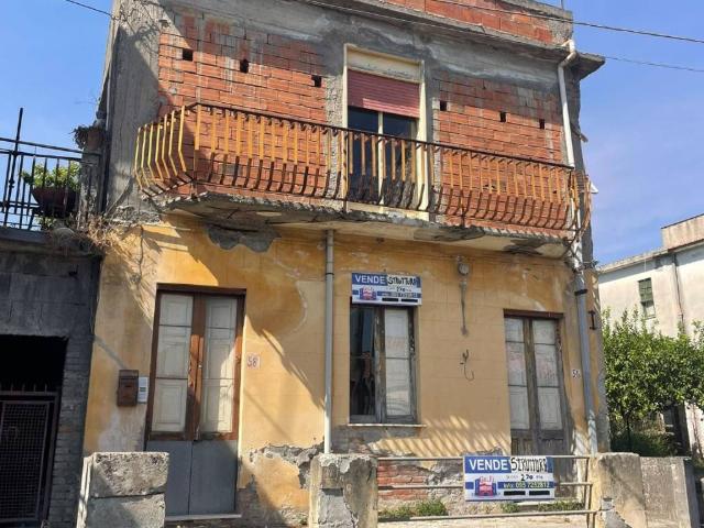 Casa indipendente in vendita a Castiglione di Sicilia CT