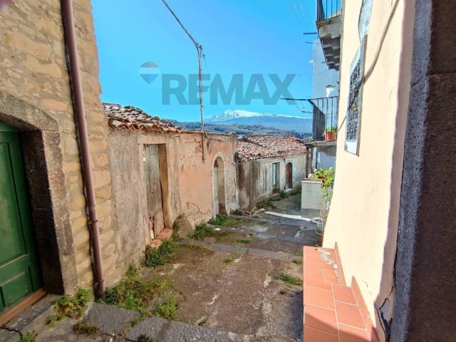 Casa indipendente in vendita a Castiglione di Sicilia CT
