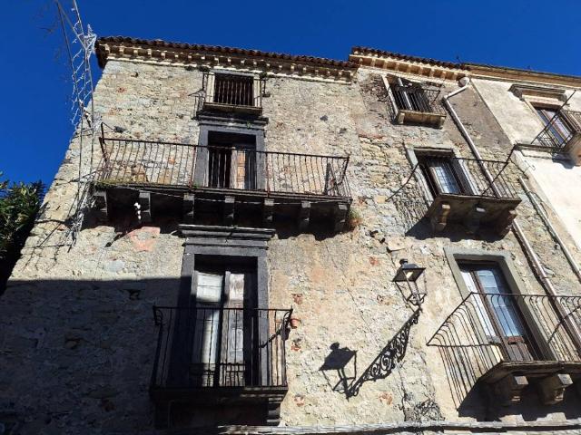 Casa indipendente in vendita a Castiglione di Sicilia CT