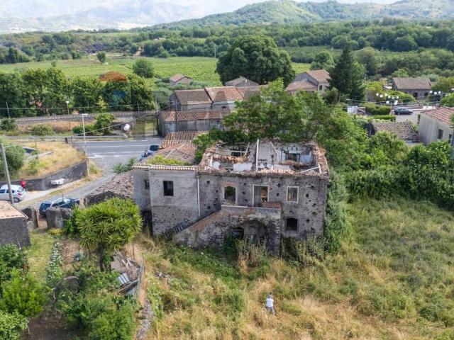 Casa indipendente in vendita a Castiglione di Sicilia CT