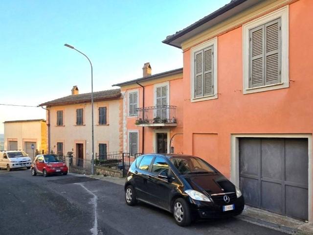 Casa indipendente in vendita a Castiglione in Teverina VT