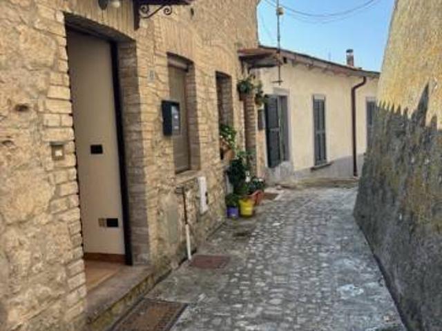 Casa indipendente in vendita a Castiglione in Teverina VT