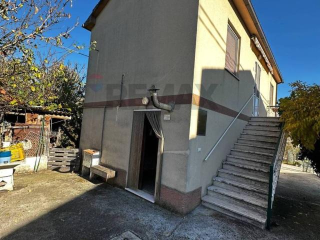 Casa indipendente in vendita a Castiglione Messer Raimondo TE