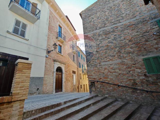 Casa indipendente in vendita a Castignano
