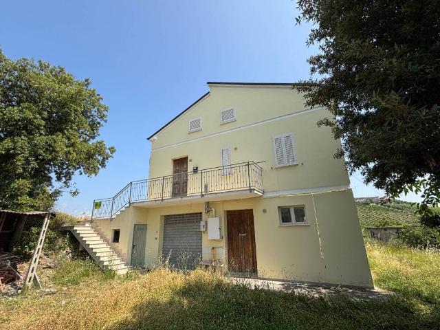 Casa indipendente in vendita a Castignano AP