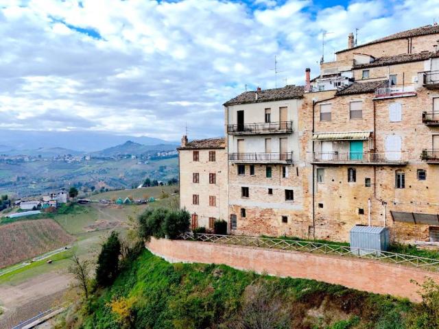 Casa indipendente in vendita a Castignano AP