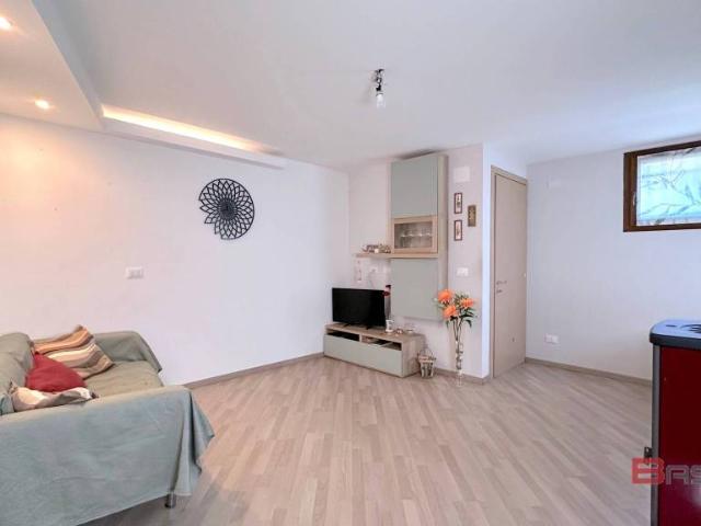 Casa indipendente in vendita a Castions di Strada via Udine, 52