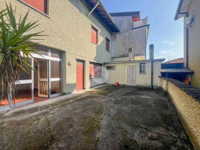 Casa indipendente in vendita a Castrezzato BS