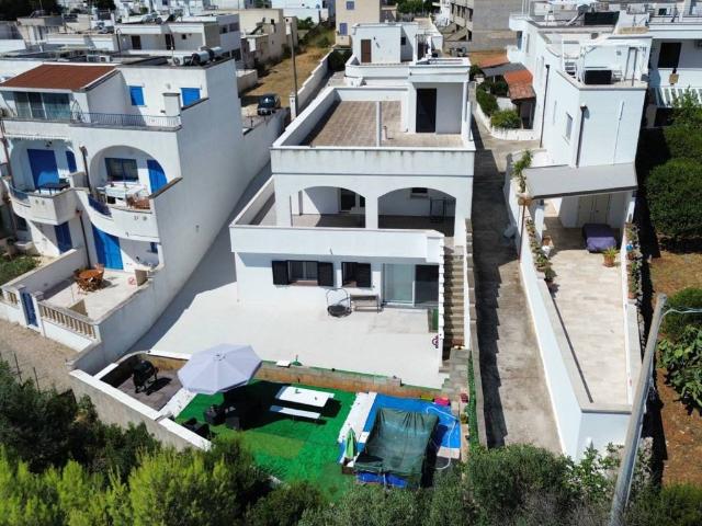Casa indipendente in vendita a Castrignano del Capo LE