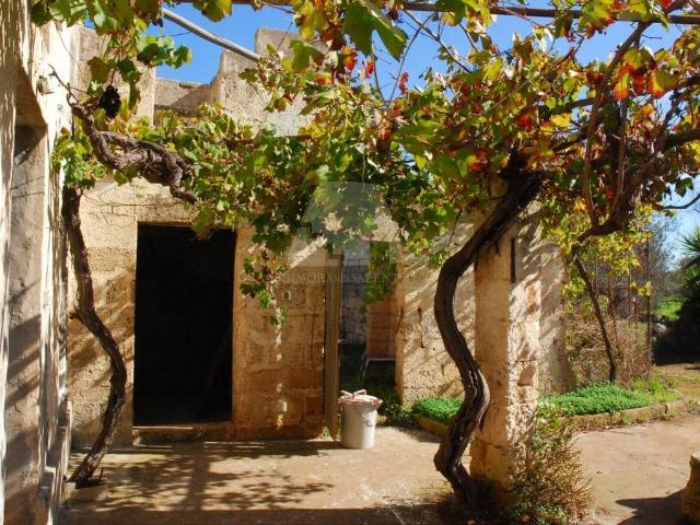 Casa indipendente in vendita a Castrignano del Capo LE