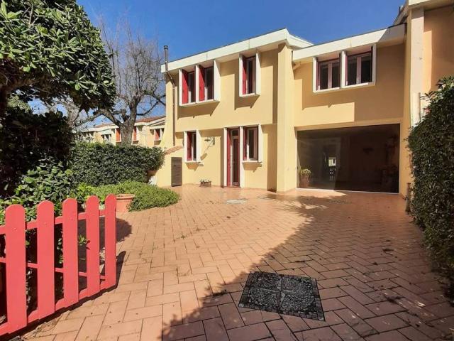 Casa indipendente in vendita a Cecina LI
