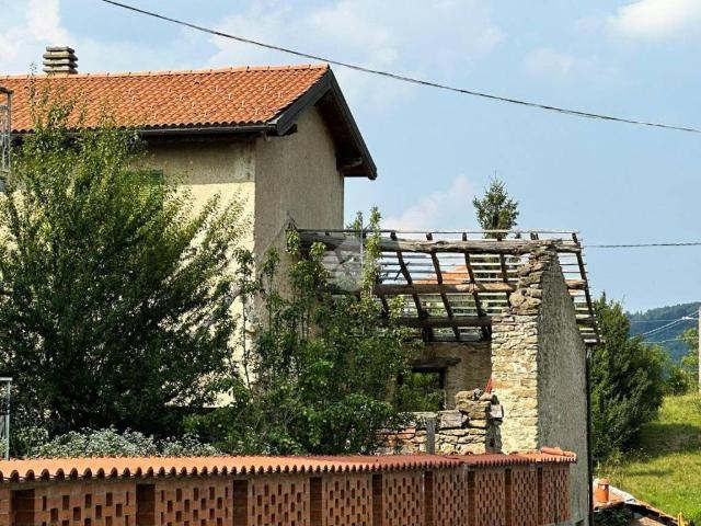 Casa indipendente in vendita a Cengio SV