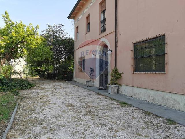 Casa indipendente in vendita a Cento FE