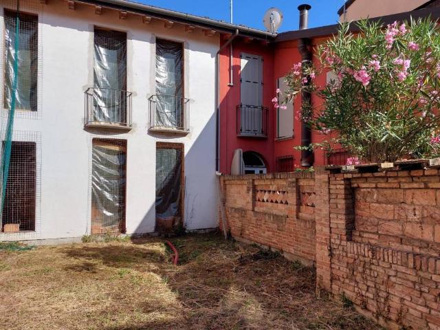 Casa indipendente in vendita a Cento FE