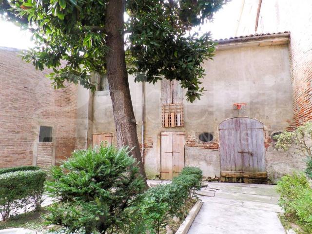 Casa indipendente in vendita a Cento FE