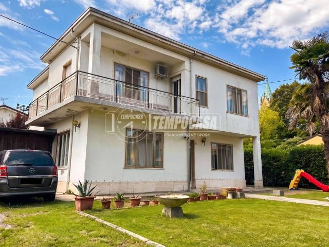 Casa indipendente in vendita a Cento FE