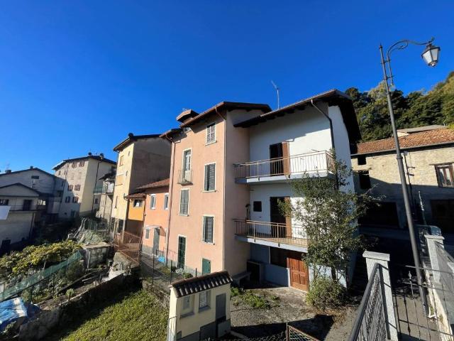 Casa indipendente in vendita a Centro Valle Intelvi CO