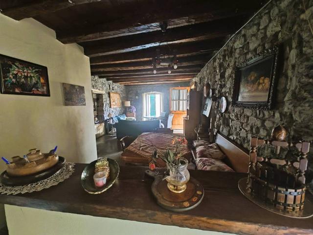 Casa indipendente in vendita a Centro Valle Intelvi CO